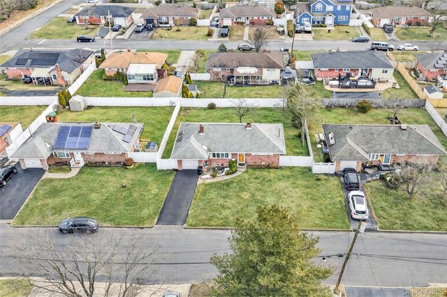 1097 Carll Drive, Bay Shore, NY 11706