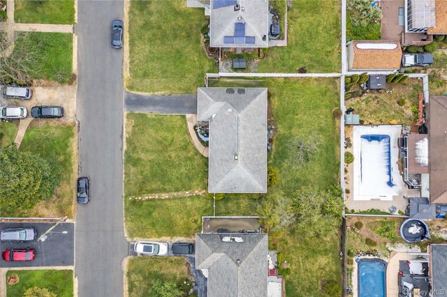 1097 Carll Drive, Bay Shore, NY 11706