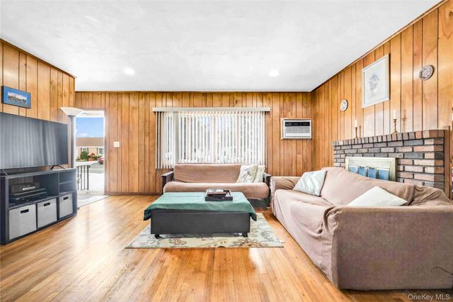 1097 Carll Drive, Bay Shore, NY 11706