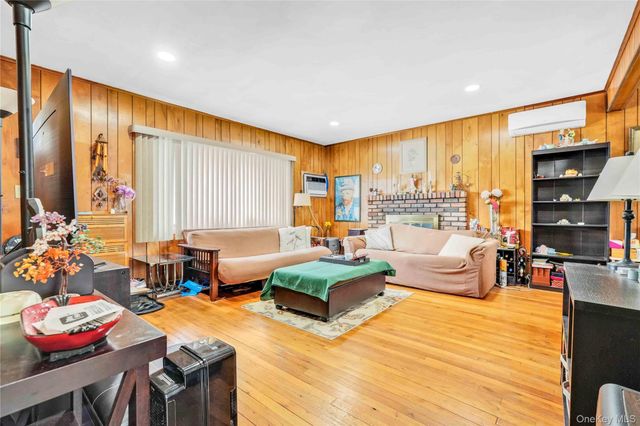 1097 Carll Drive, Bay Shore, NY 11706