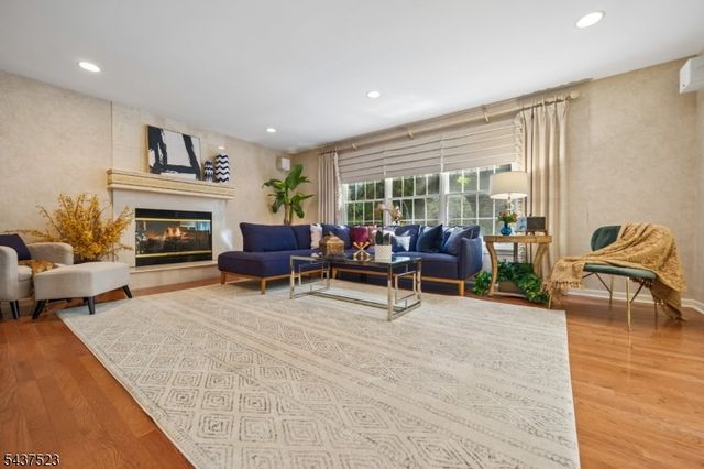 22 Trails End Ct, Westfield Town, NJ 07090