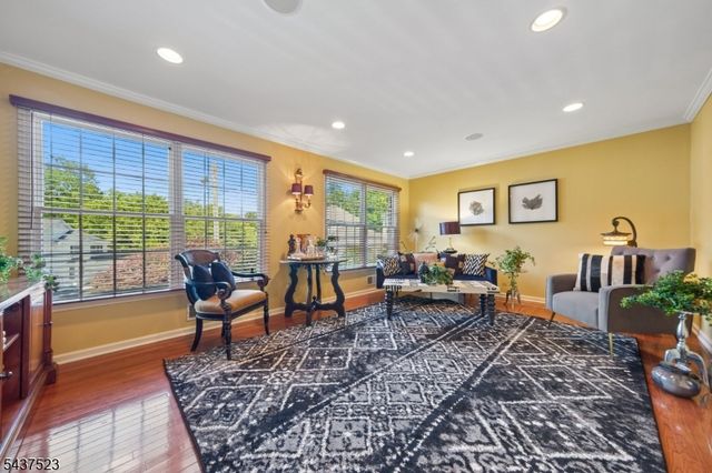 22 Trails End Ct, Westfield Town, NJ 07090