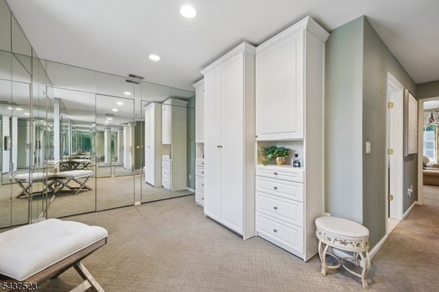 22 Trails End Ct, Westfield Town, NJ 07090
