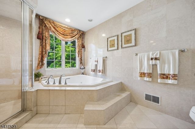 22 Trails End Ct, Westfield Town, NJ 07090
