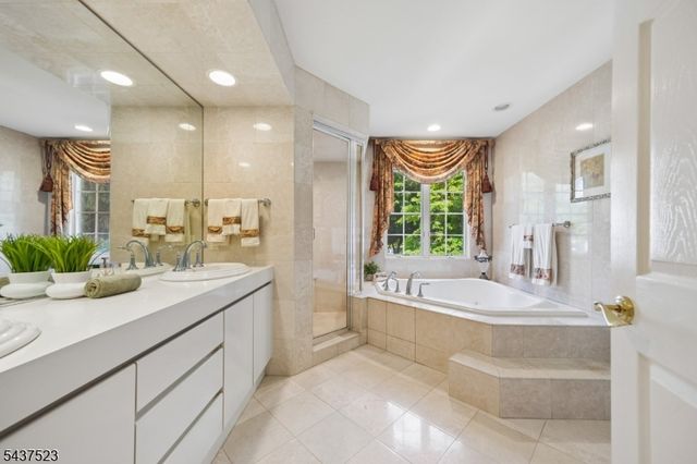 22 Trails End Ct, Westfield Town, NJ 07090