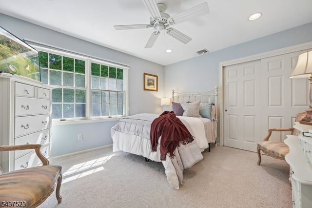 22 Trails End Ct, Westfield Town, NJ 07090