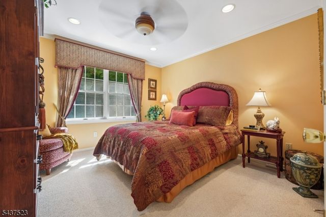 22 Trails End Ct, Westfield Town, NJ 07090