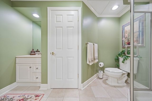 22 Trails End Ct, Westfield Town, NJ 07090