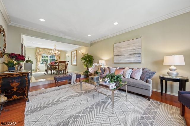 22 Trails End Ct, Westfield Town, NJ 07090