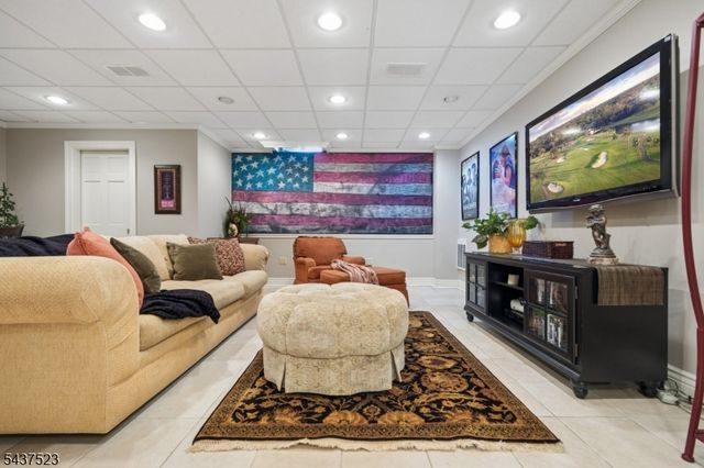 22 Trails End Ct, Westfield Town, NJ 07090