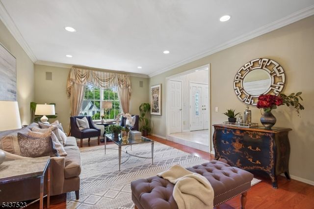 22 Trails End Ct, Westfield Town, NJ 07090