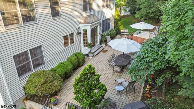 22 Trails End Ct, Westfield Town, NJ 07090