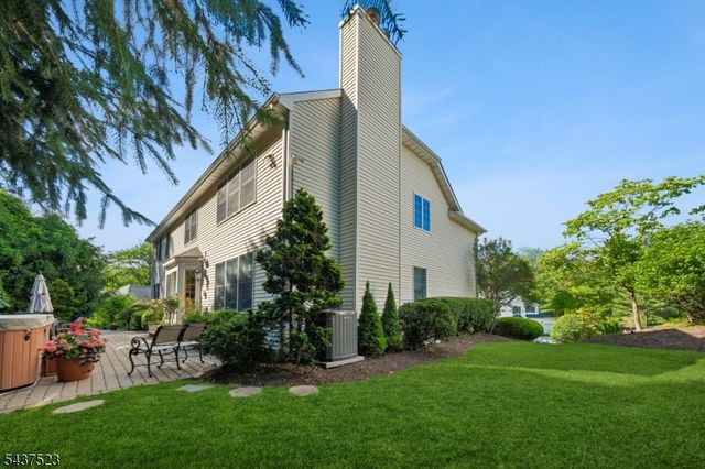 22 Trails End Ct, Westfield Town, NJ 07090