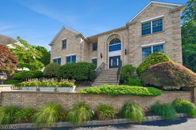 22 Trails End Ct, Westfield Town, NJ 07090