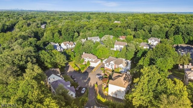 22 Trails End Ct, Westfield Town, NJ 07090