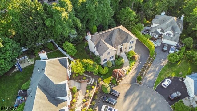 22 Trails End Ct, Westfield Town, NJ 07090