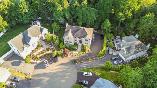 22 Trails End Ct, Westfield Town, NJ 07090
