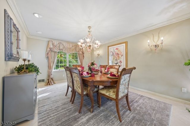 22 Trails End Ct, Westfield Town, NJ 07090