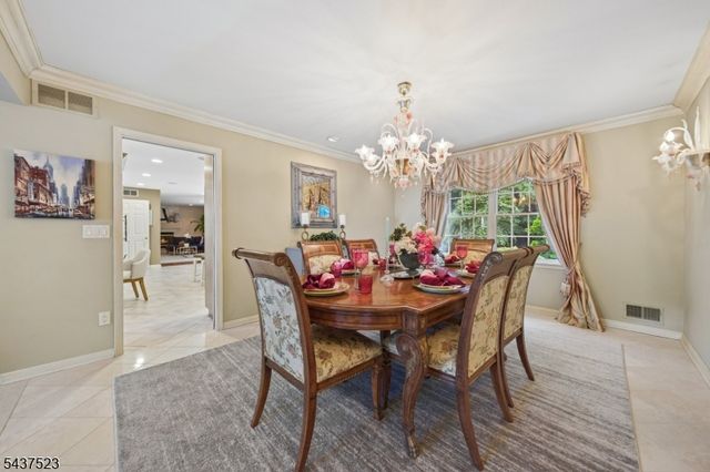 22 Trails End Ct, Westfield Town, NJ 07090