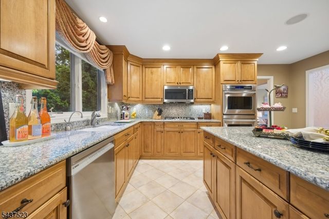 22 Trails End Ct, Westfield Town, NJ 07090