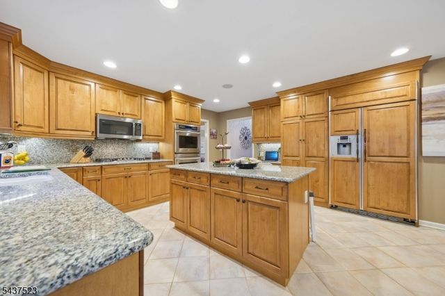 22 Trails End Ct, Westfield Town, NJ 07090