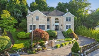 22 Trails End Ct, Westfield Town, NJ 07090
