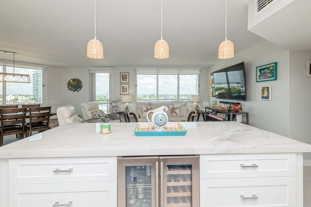 7135 Collins Avenue 1125, Miami Beach, FL 33141