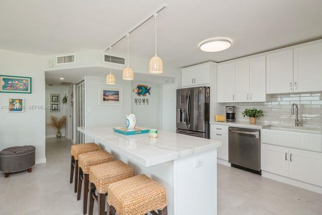 7135 Collins Avenue 1125, Miami Beach, FL 33141