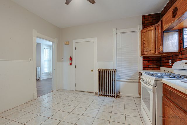 228 S Lincoln Avenue, Waukegan, IL 60085