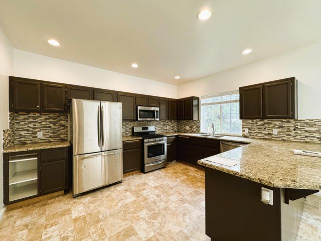 2069 NE Hollow Tree Lane, Bend, OR 97701