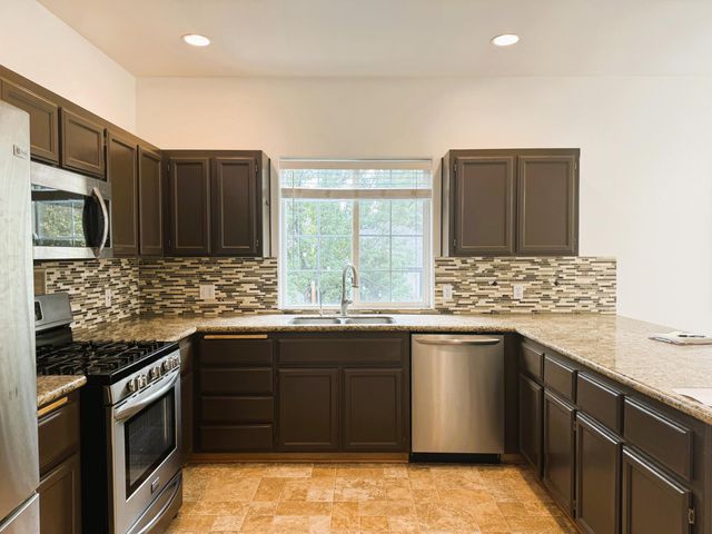 2069 NE Hollow Tree Lane, Bend, OR 97701