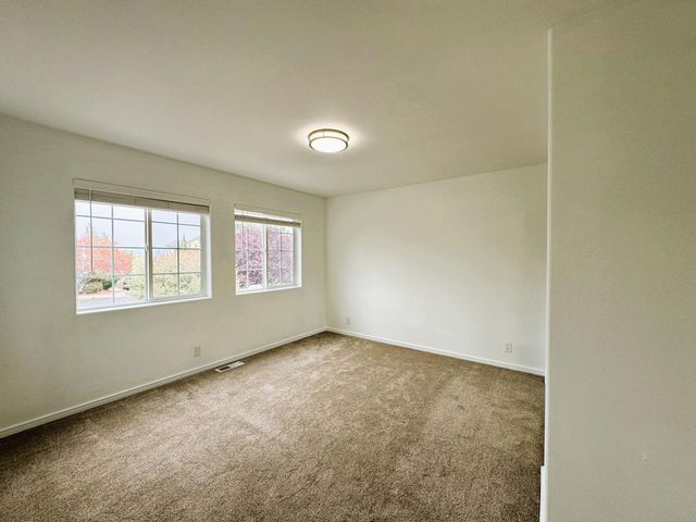 2069 NE Hollow Tree Lane, Bend, OR 97701