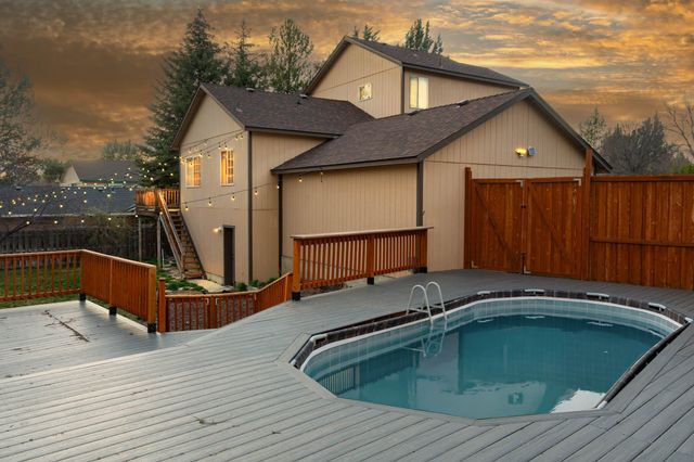 2069 NE Hollow Tree Lane, Bend, OR 97701