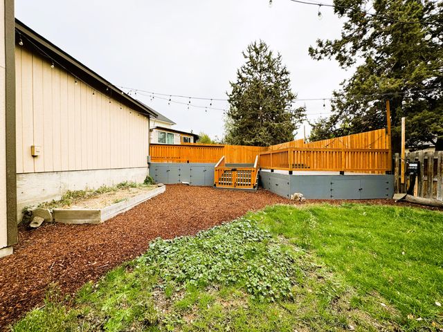 2069 NE Hollow Tree Lane, Bend, OR 97701