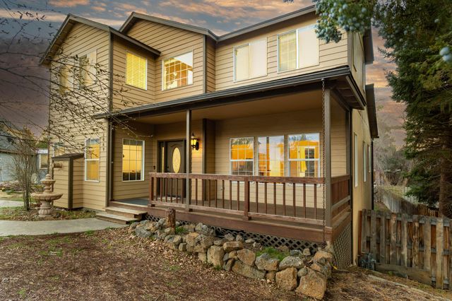 2069 NE Hollow Tree Lane, Bend, OR 97701