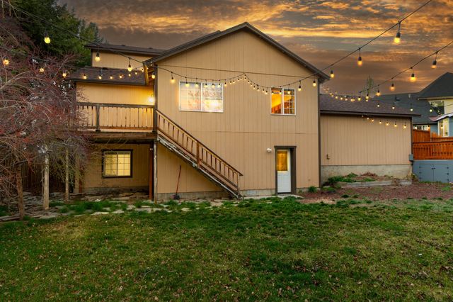 2069 NE Hollow Tree Lane, Bend, OR 97701