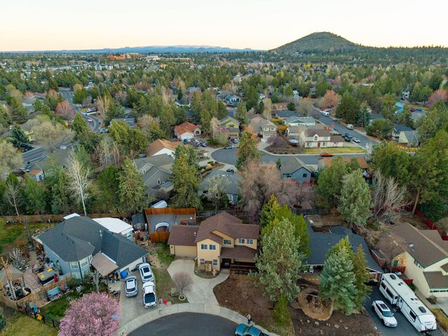 2069 NE Hollow Tree Lane, Bend, OR 97701