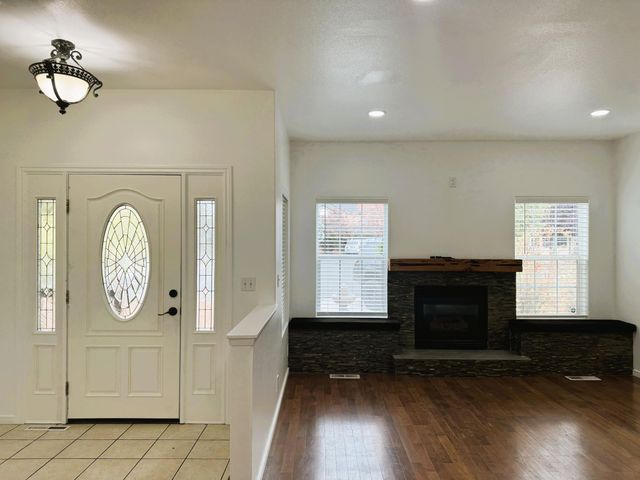 2069 NE Hollow Tree Lane, Bend, OR 97701