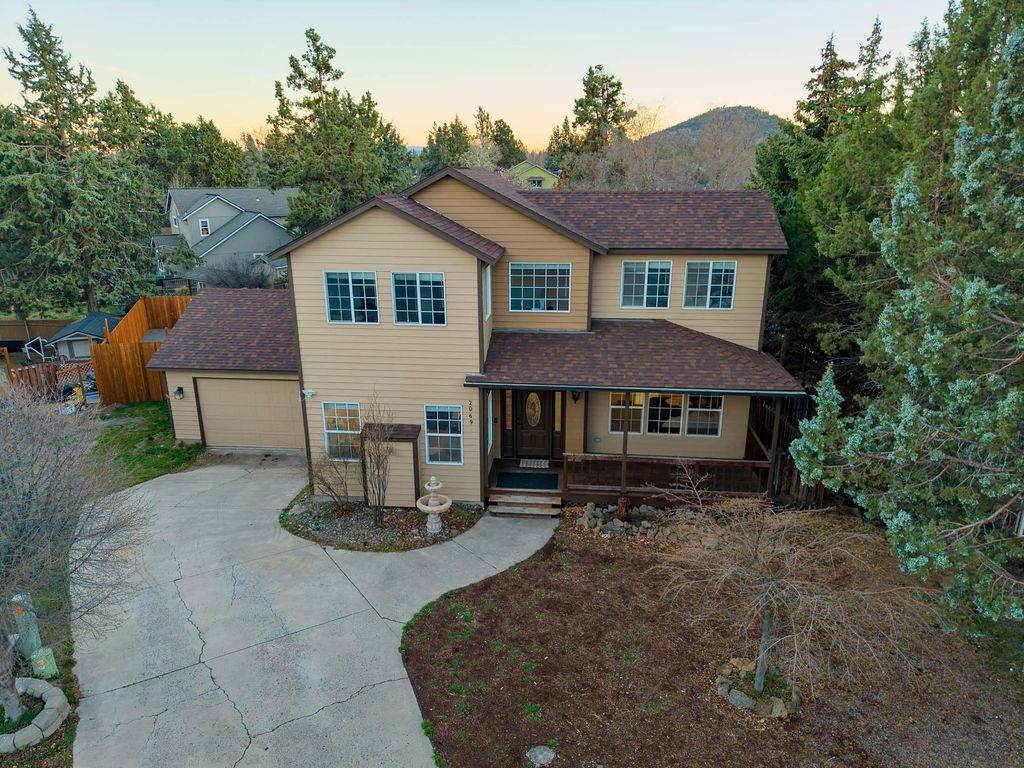 2069 NE Hollow Tree Lane, Bend, OR 97701