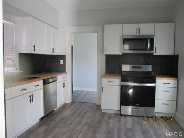 20 S 17th Street, Belleville, IL 62226