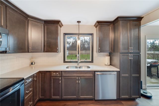 691 Regina Drive, Webster, NY 14580