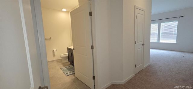 41 Greentree Court, Shirley, NY 11967