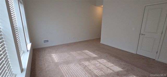 41 Greentree Court, Shirley, NY 11967