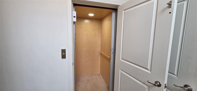 41 Greentree Court, Shirley, NY 11967