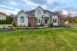 8066 Pinehurst Drive, Kirtland, OH 44094