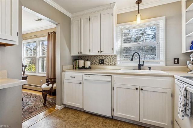 496 Windemere RD, Newport News, VA 23602