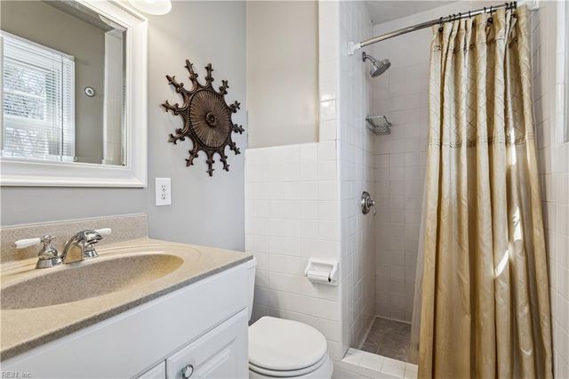 496 Windemere RD, Newport News, VA 23602