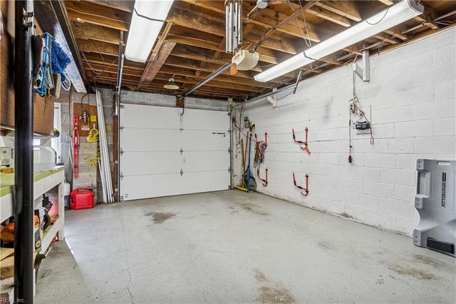 496 Windemere RD, Newport News, VA 23602