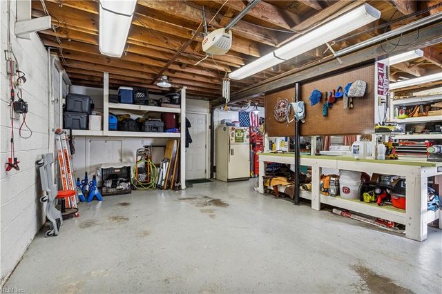 496 Windemere RD, Newport News, VA 23602