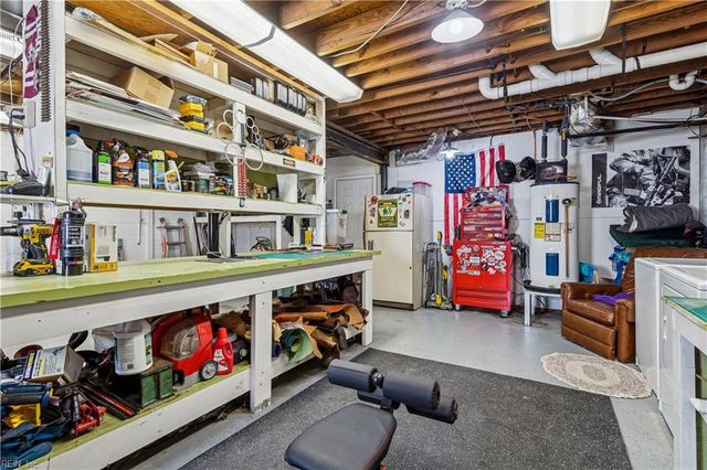 496 Windemere RD, Newport News, VA 23602